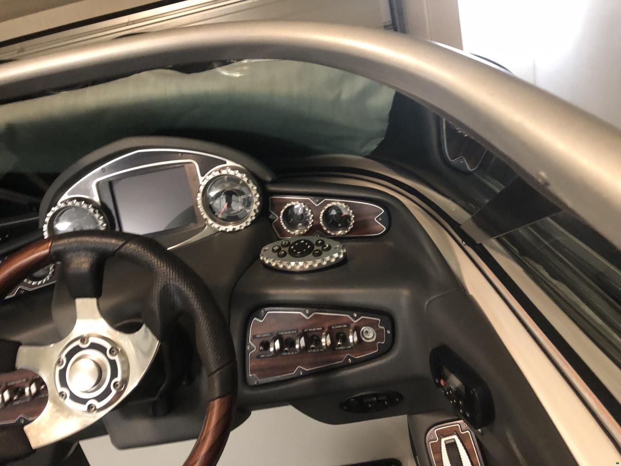 MasterCraft 215V