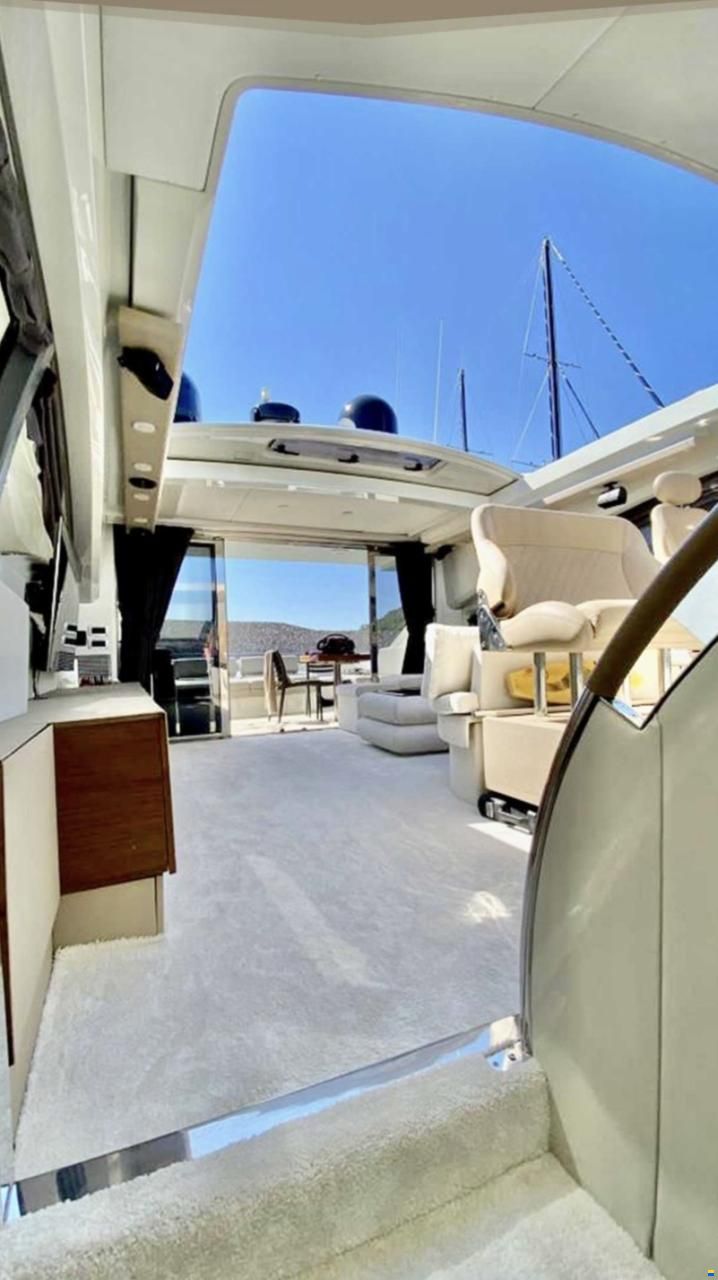 Azimut 68S