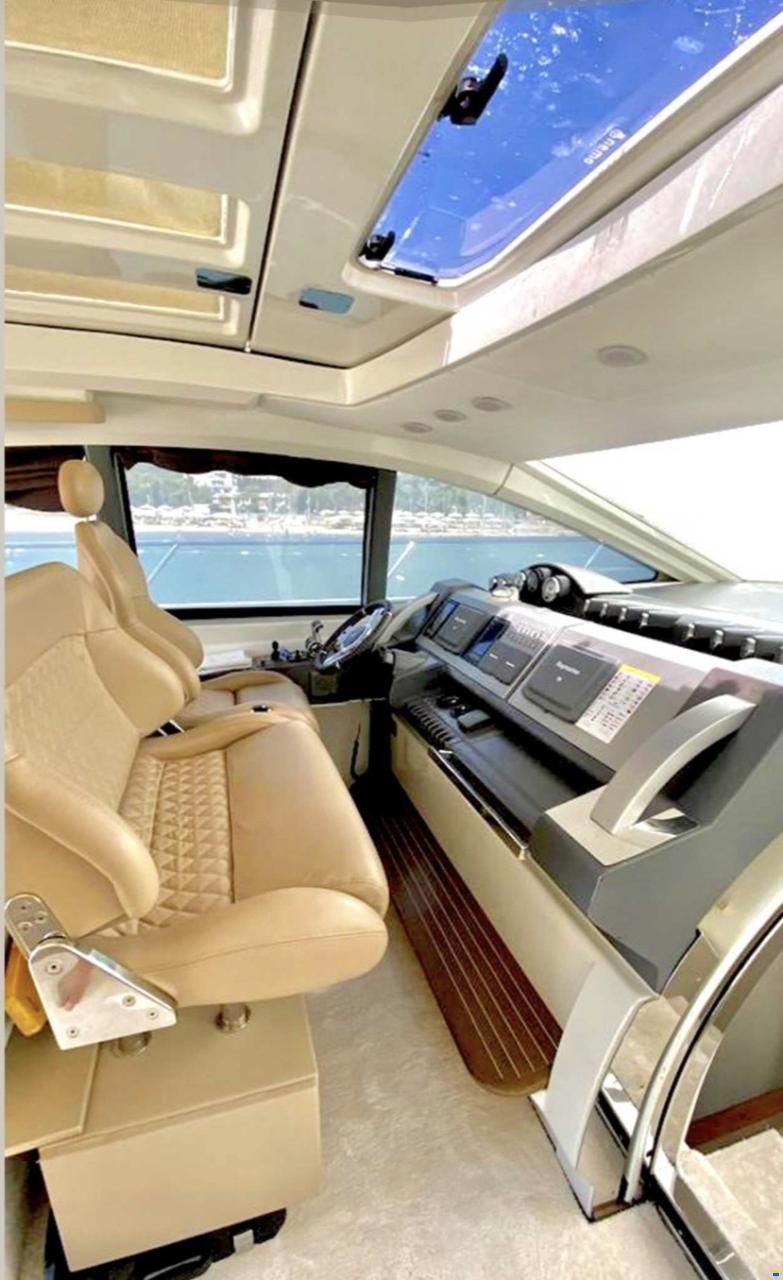 Azimut 68S