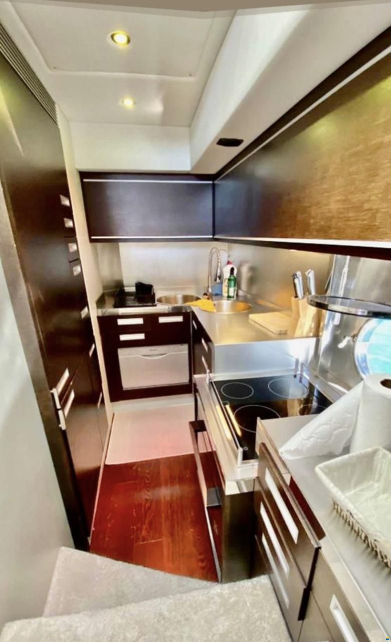 Azimut 68S