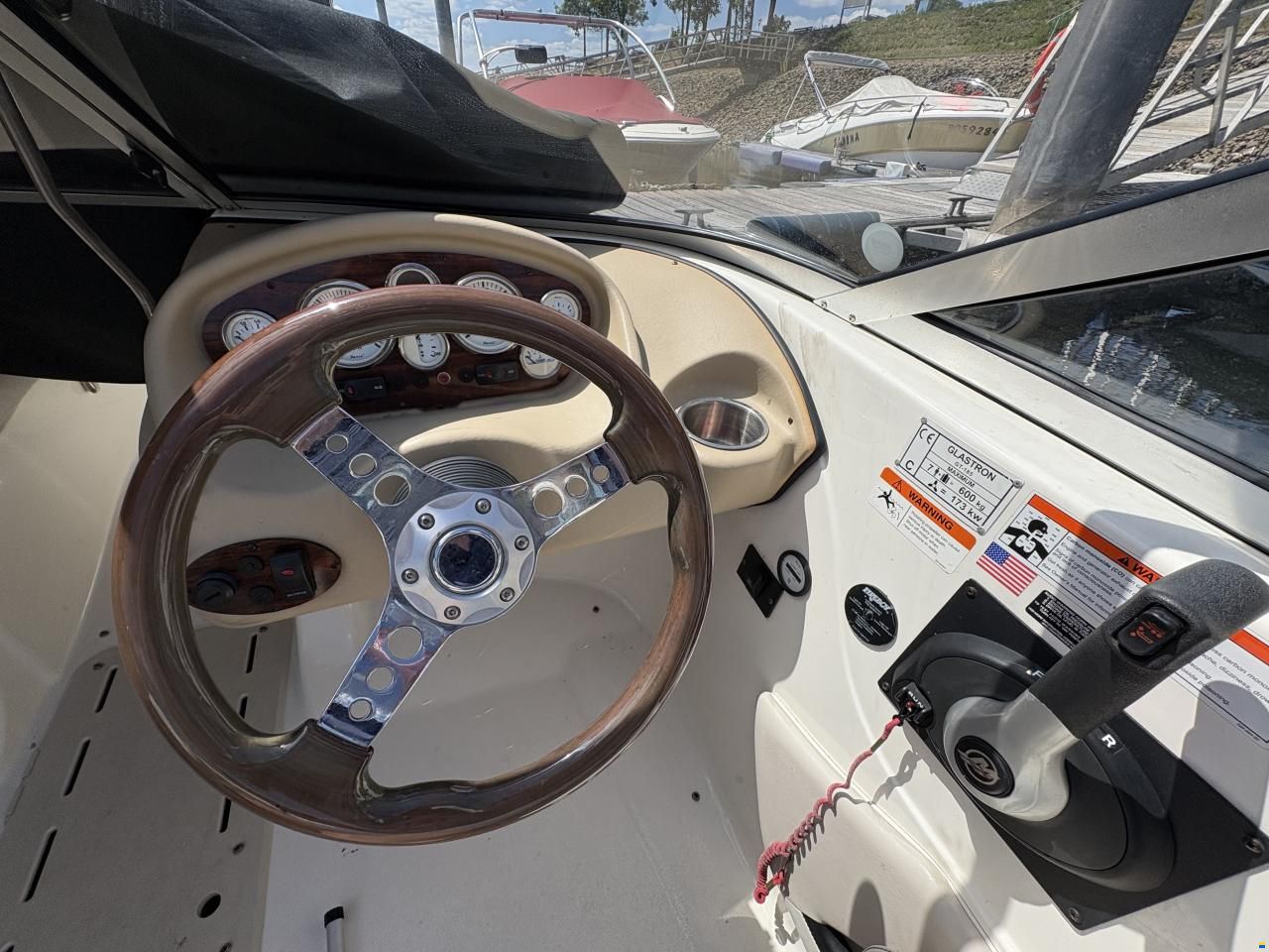 Glastron GT185