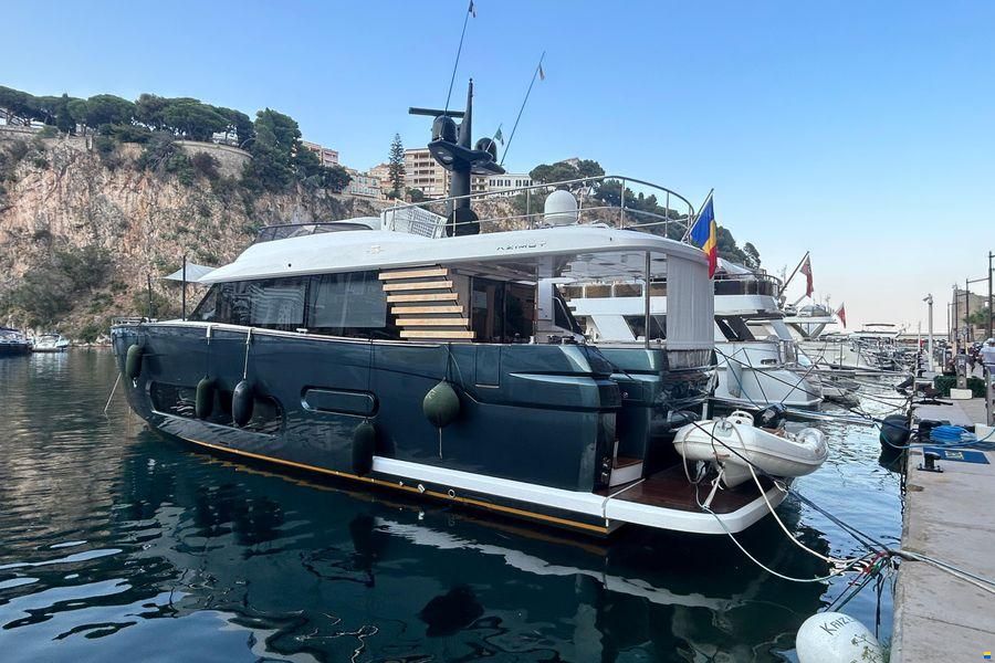 Azimut Magellano 66