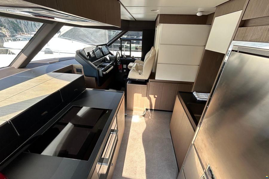 Azimut Magellano 66