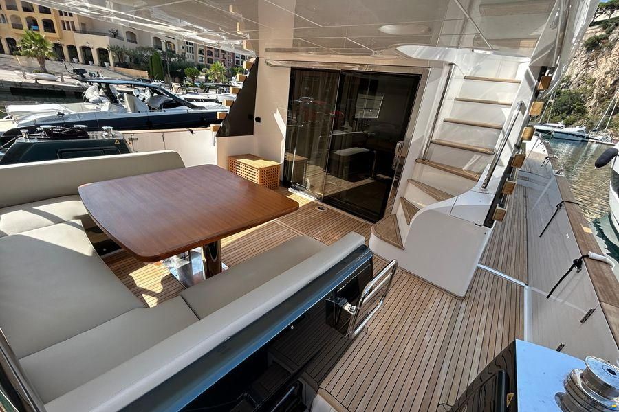 Azimut Magellano 66