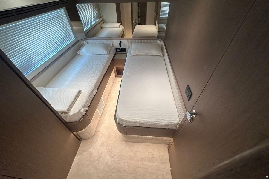 Azimut Magellano 66