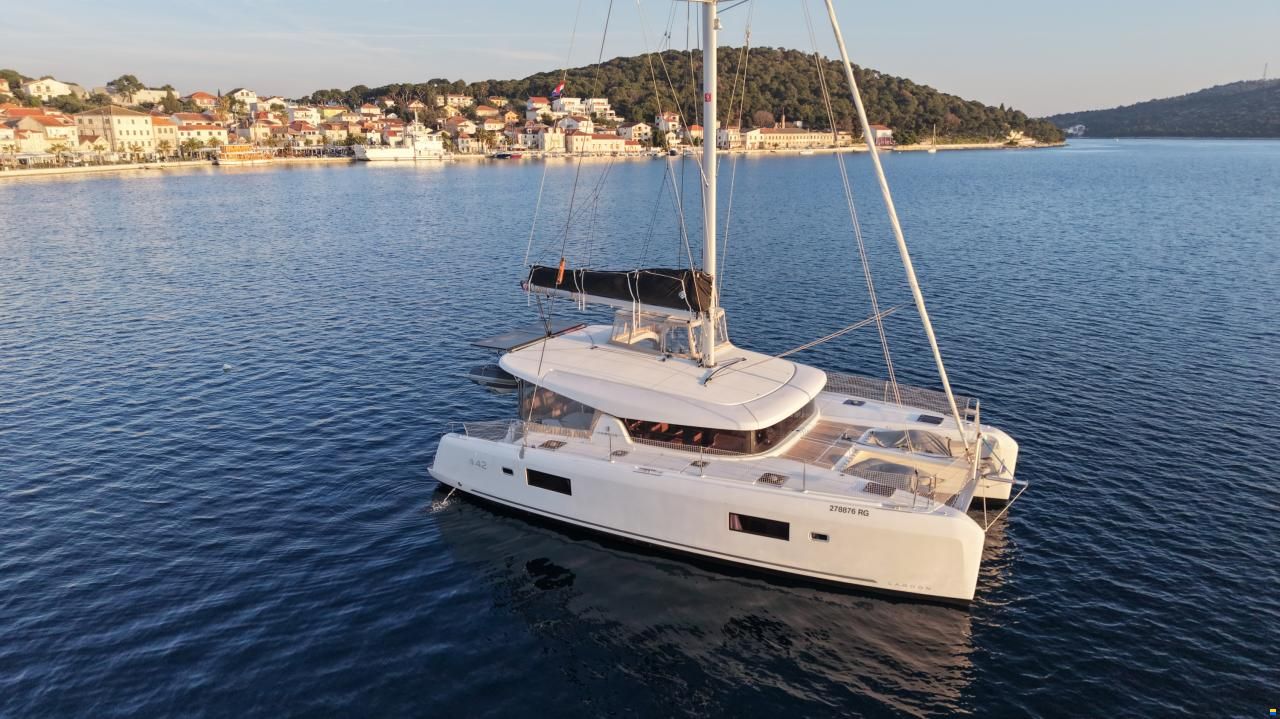Lagoon 42