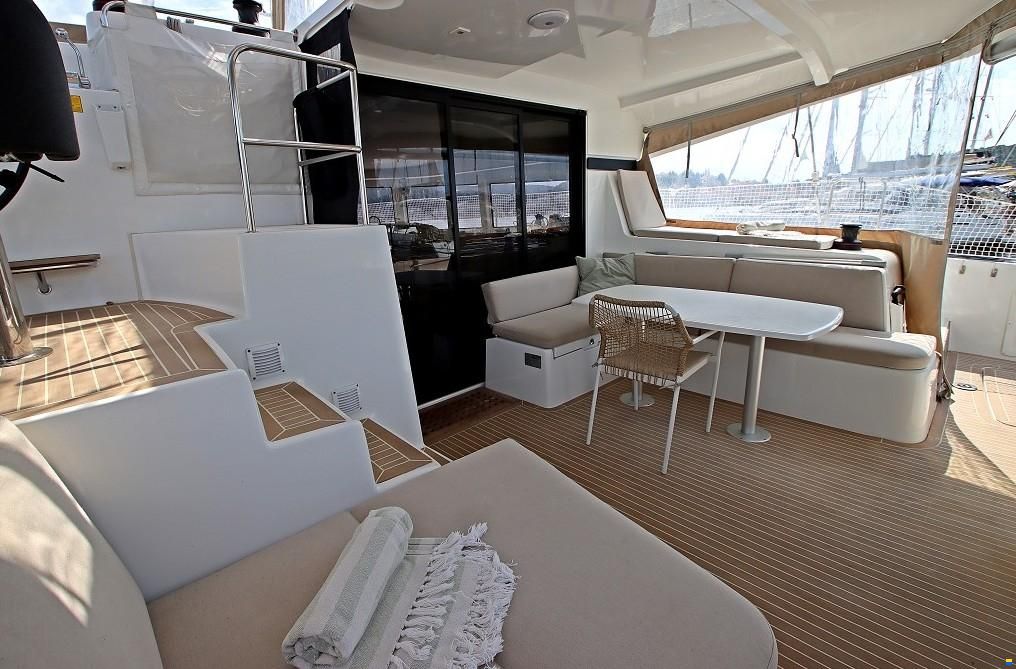 Lagoon 42