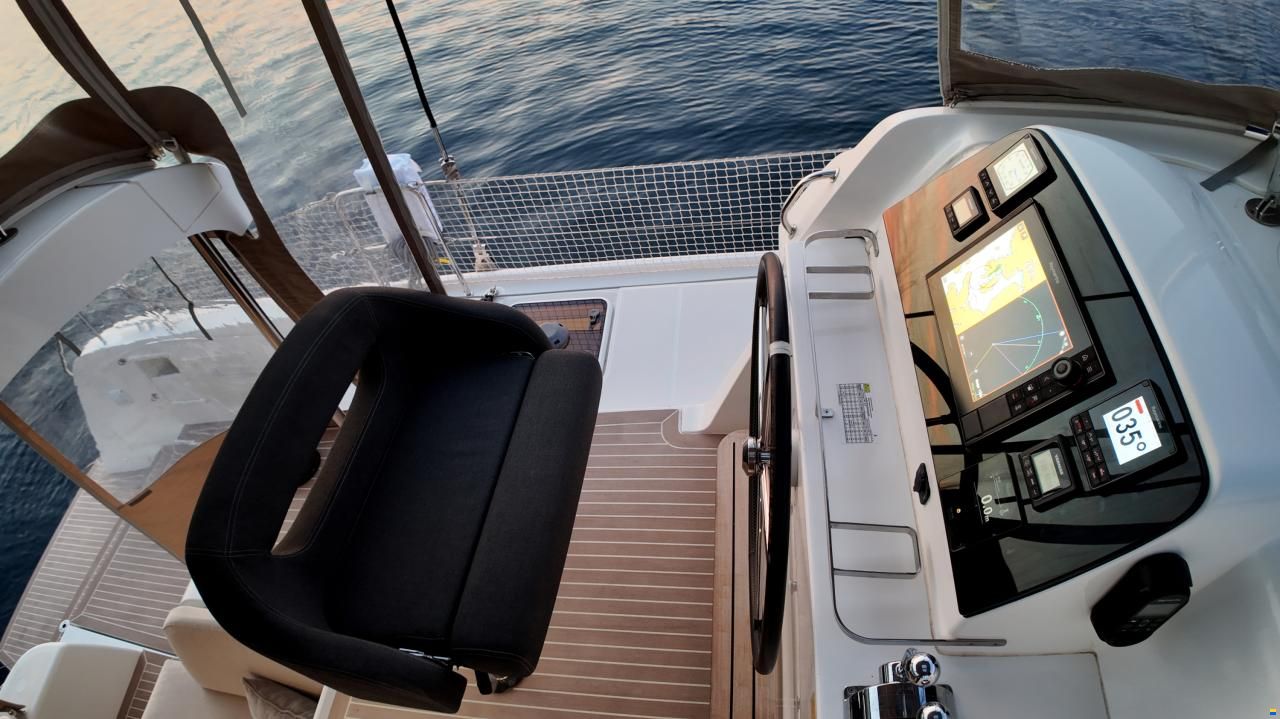 Lagoon 42