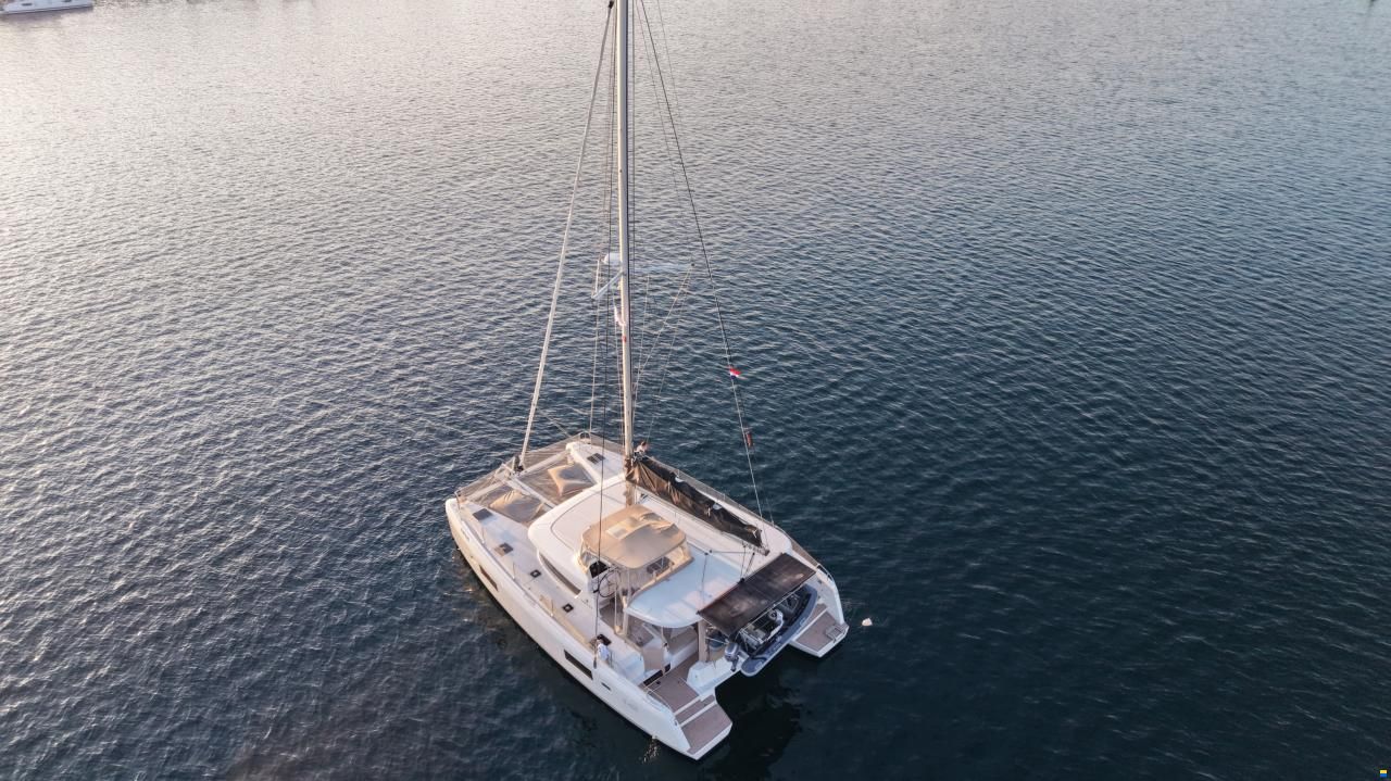 Lagoon 42