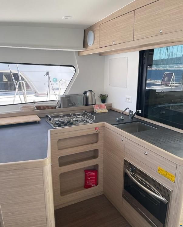 Lagoon 42