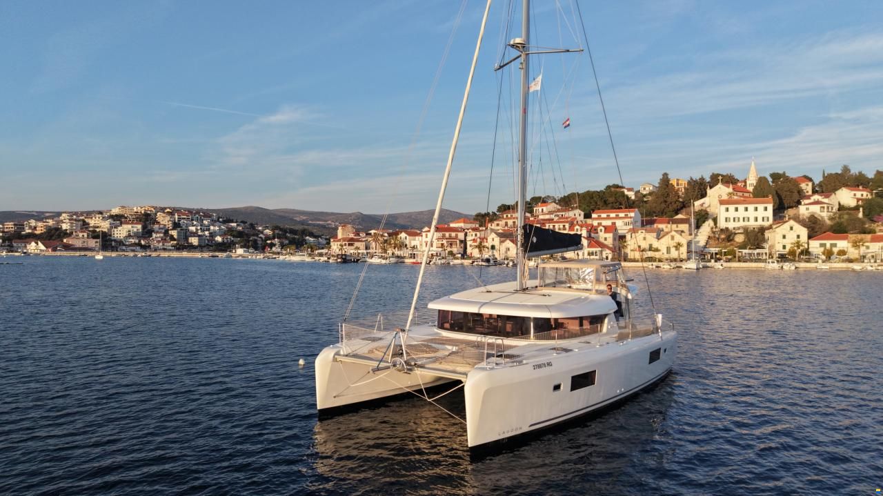 Lagoon 42