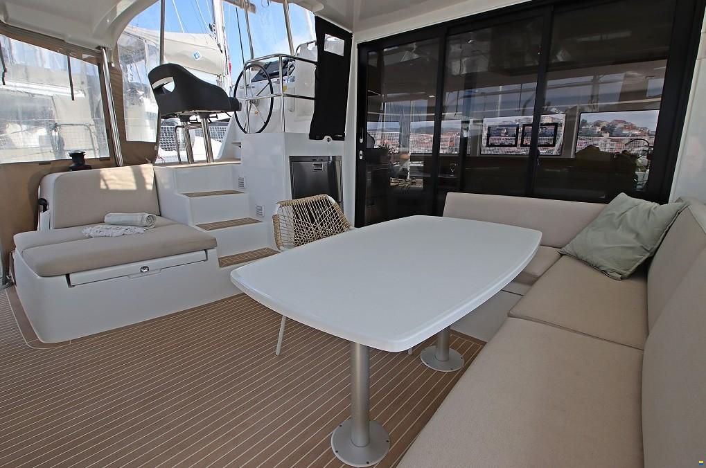 Lagoon 42