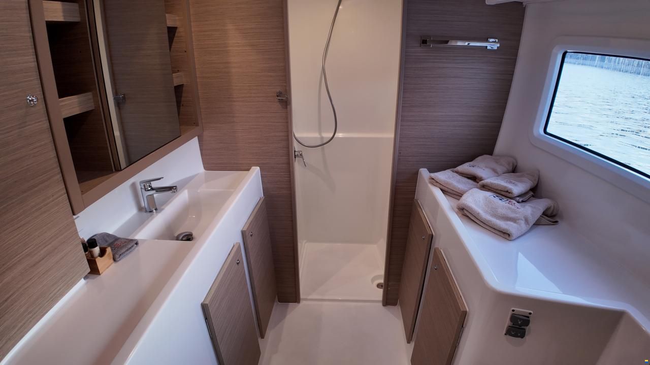 Lagoon 42