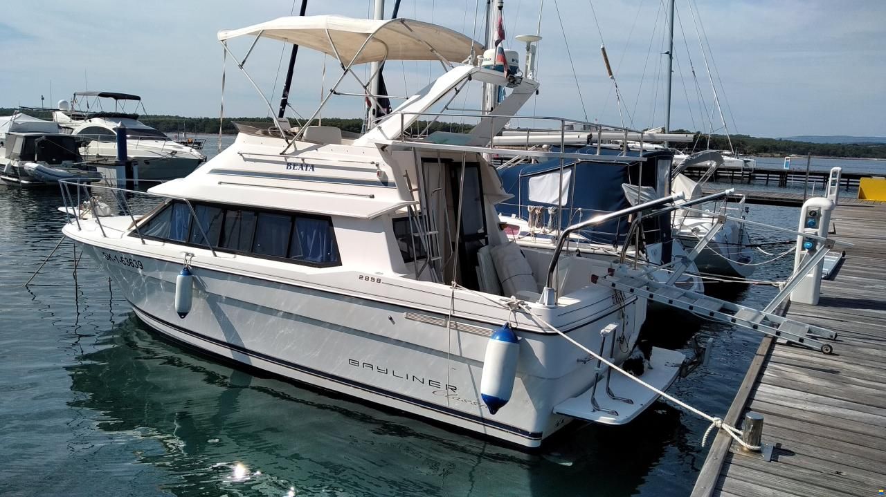 Bayliner classic 2858