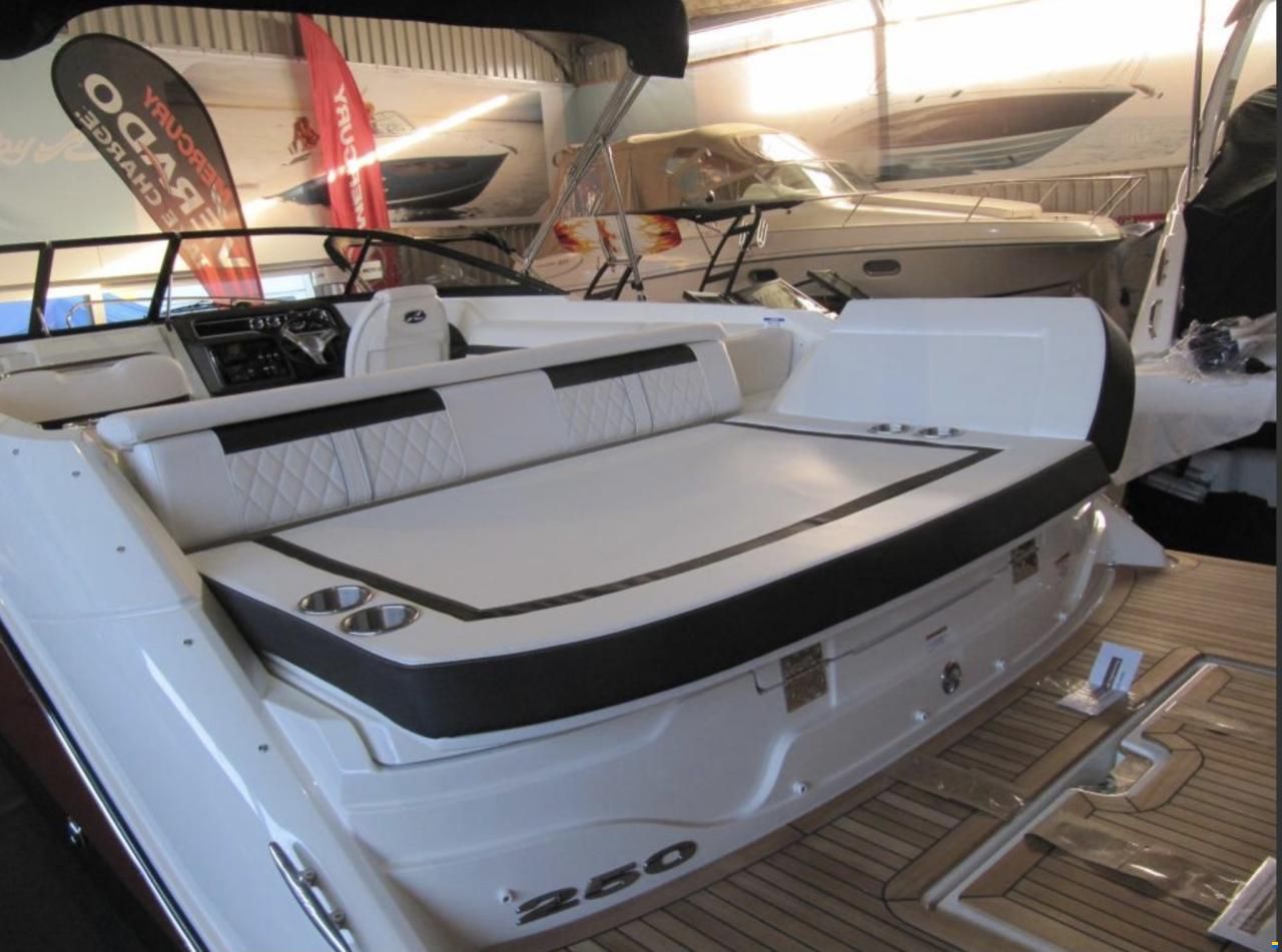 Sea Ray SSE250