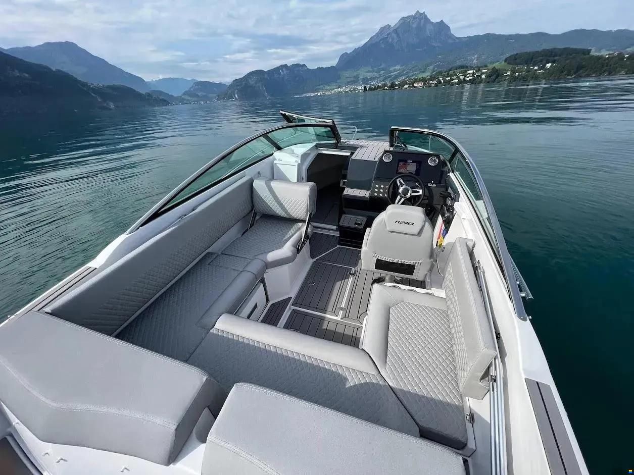 Flipper 650 Day Cruiser