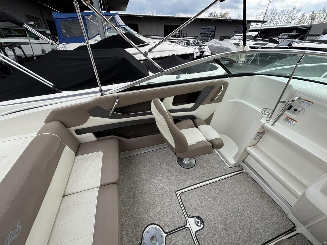 Sea Ray 210 OVE