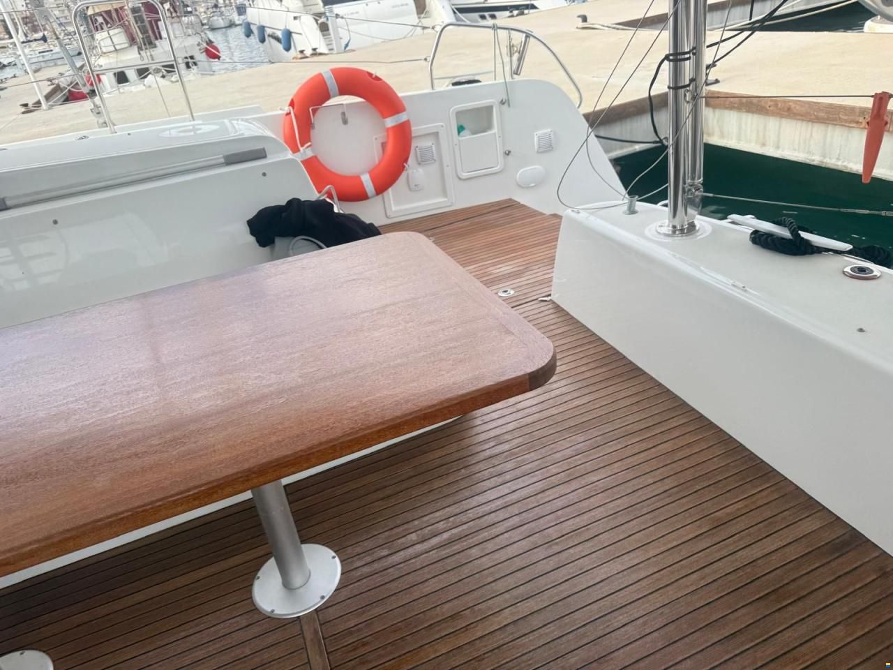 Lagoon 42