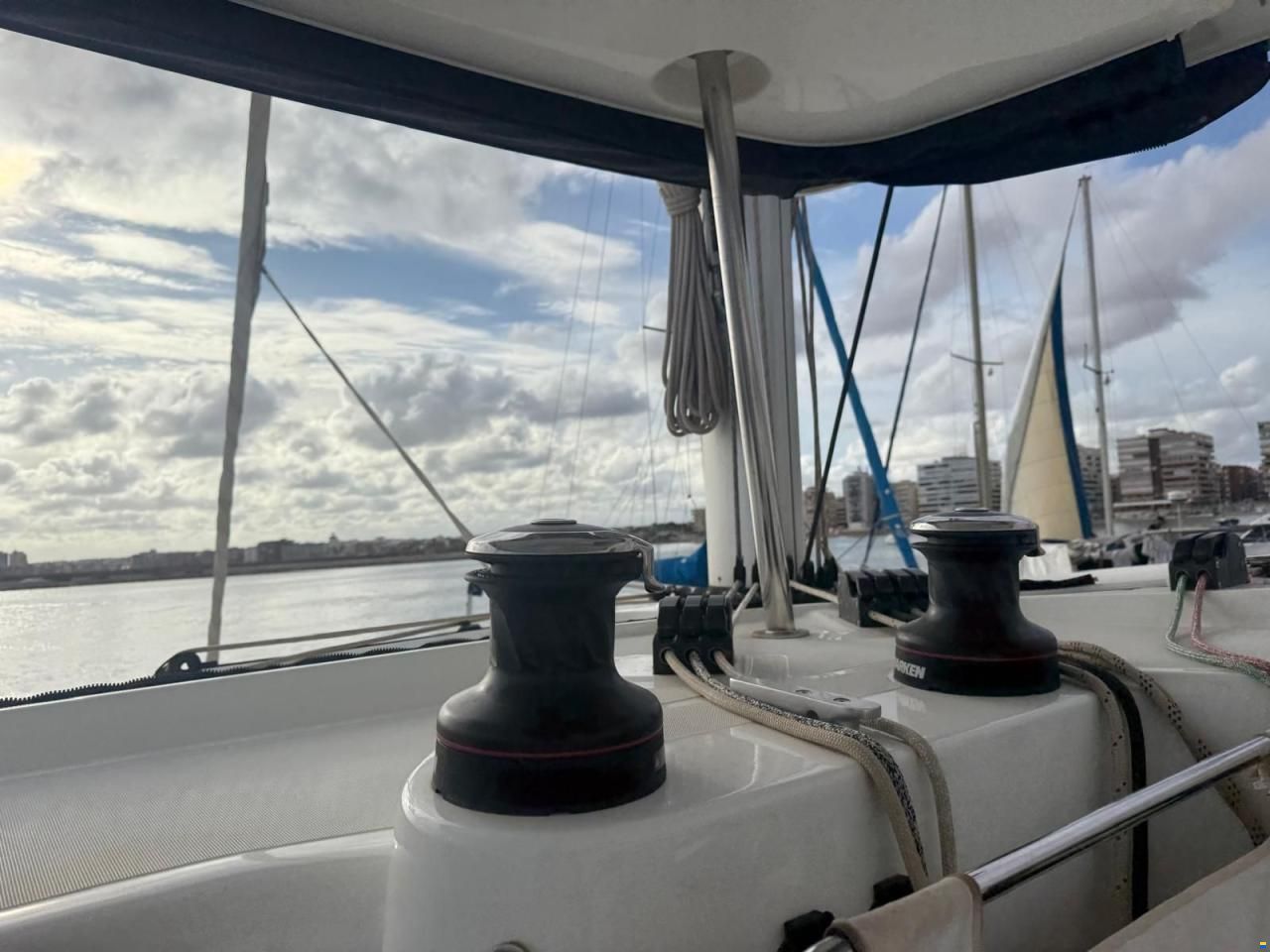 Lagoon 42