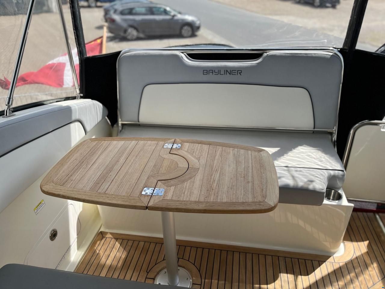 Bayliner Ciera 8 med 250 hk MerCruiser 4,5L V6 MP
