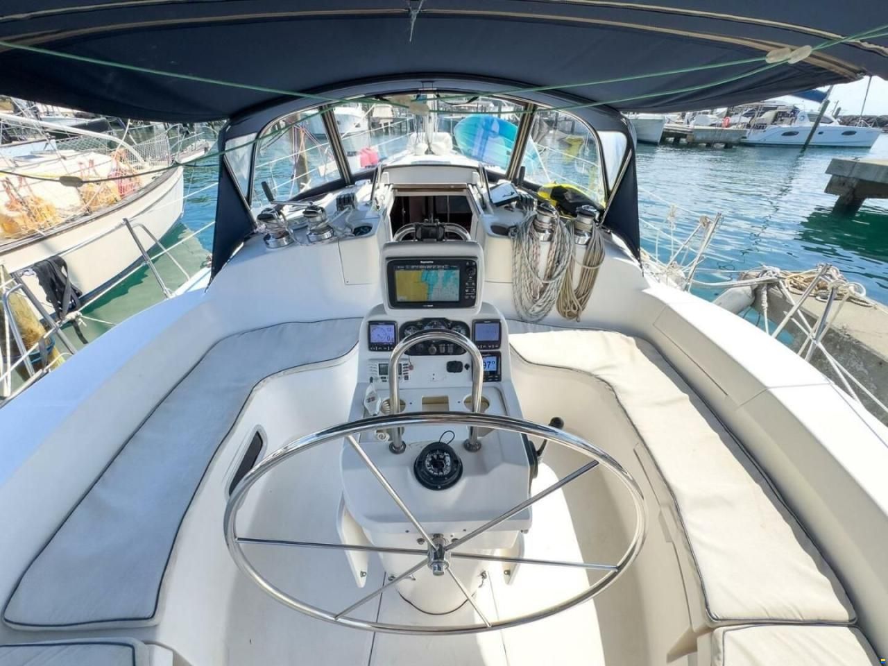 Hunter Marine 410