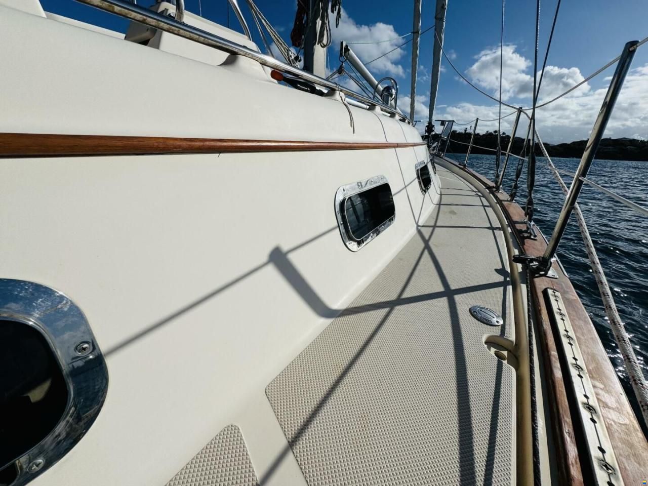 Island Packet 370