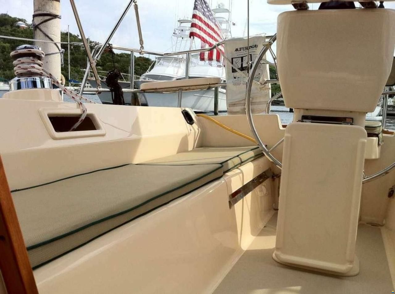 Island Packet 370