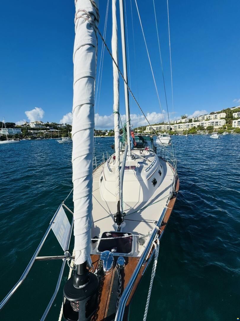 Island Packet 370