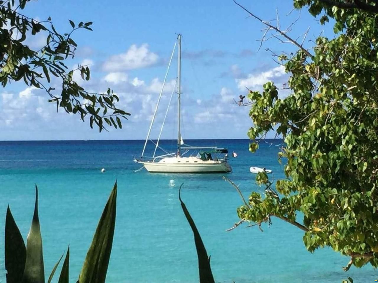Island Packet 370