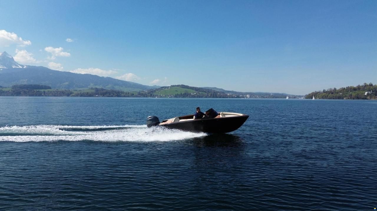 VTS Boats Flying Shark 5.7 Black