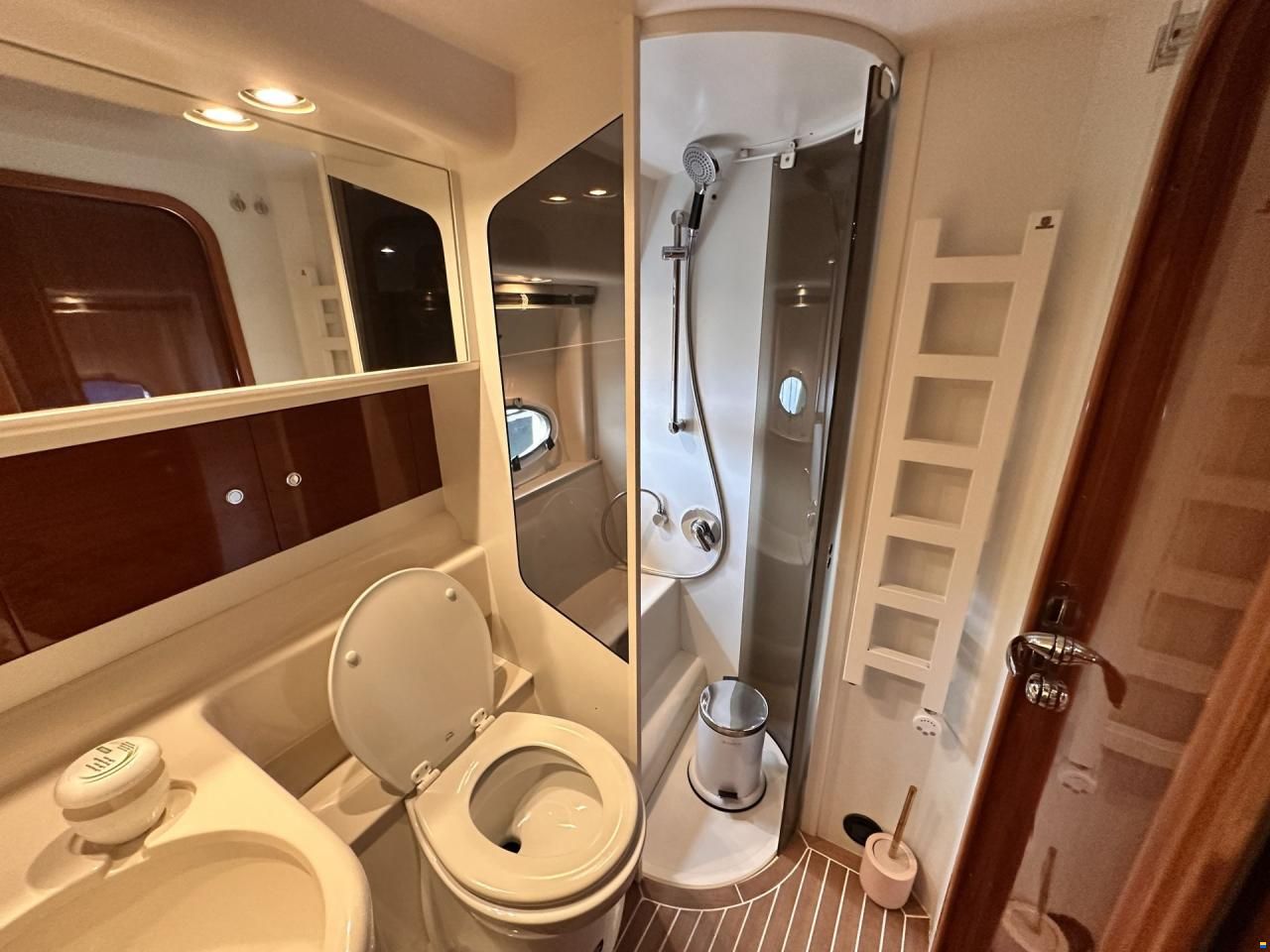 Princess V42