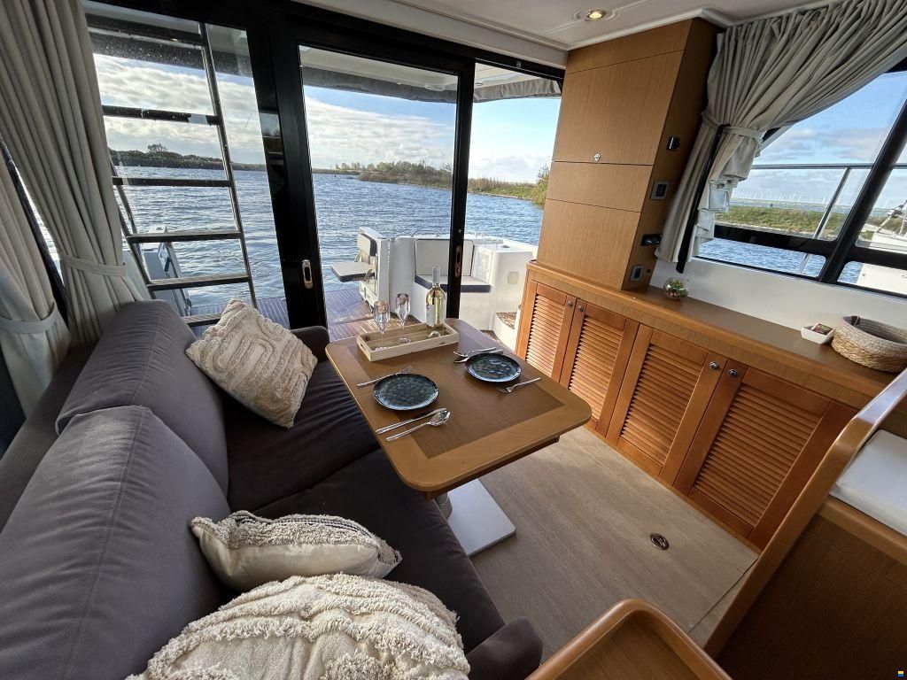 Beneteau Swift Trawler 35