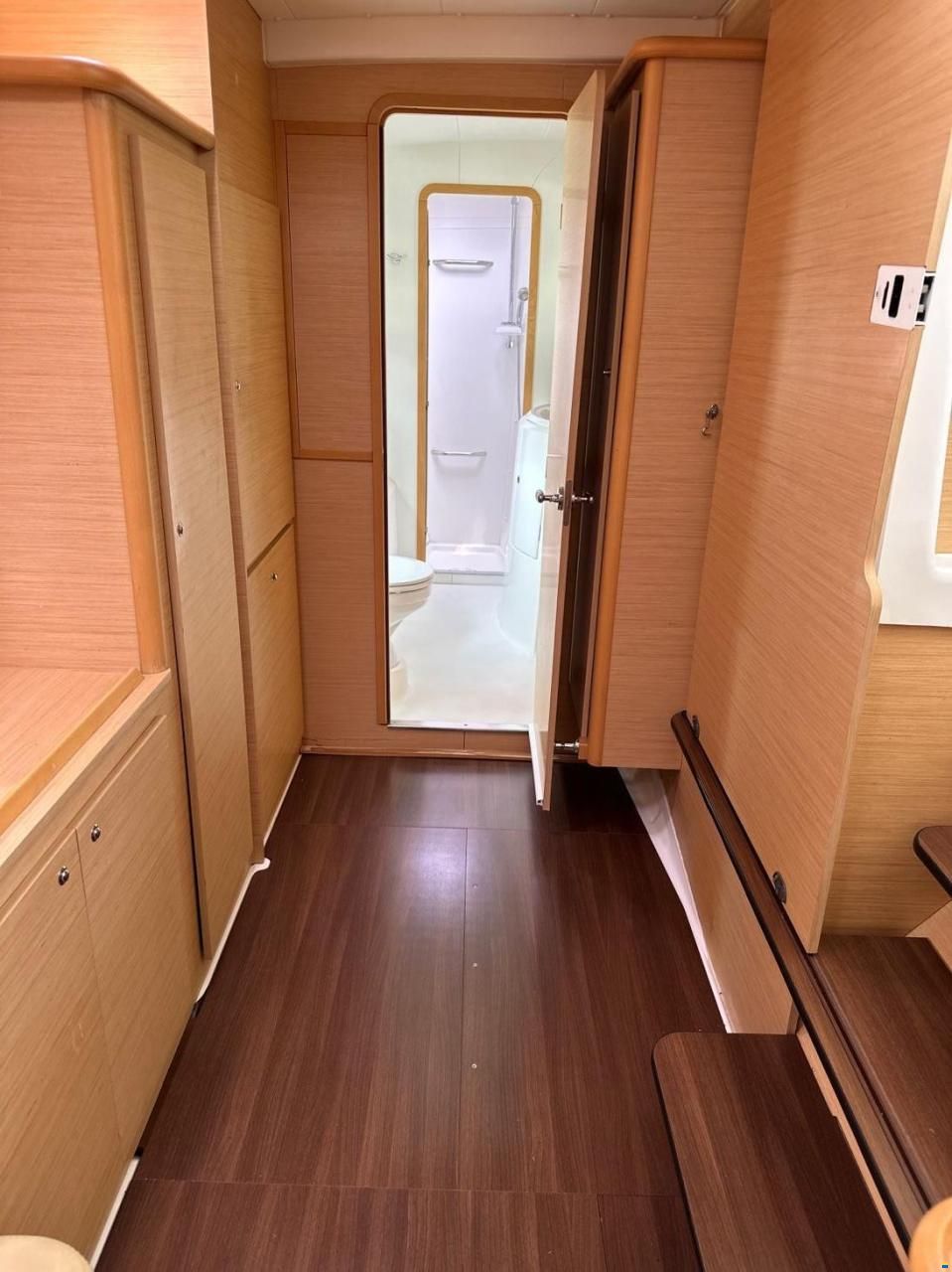 Lagoon 421