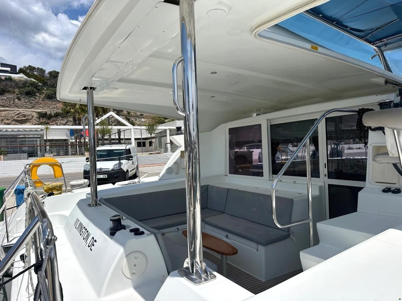 Lagoon 421