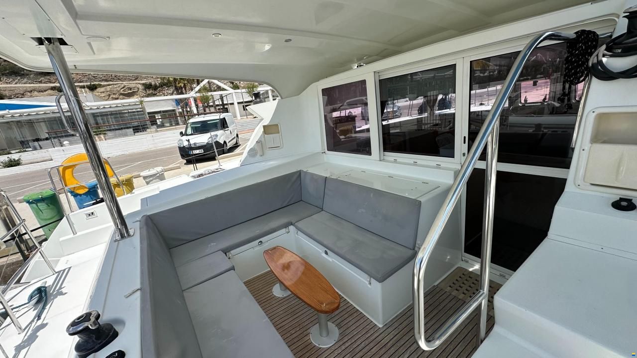 Lagoon 421