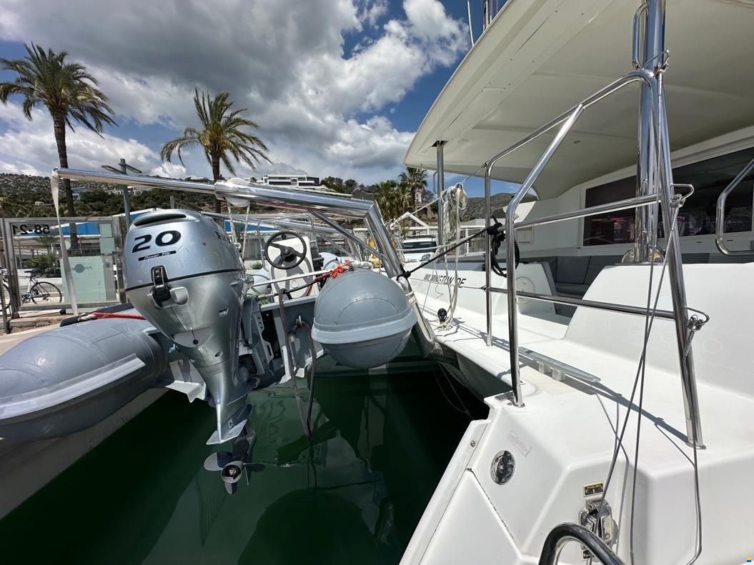 Lagoon 421