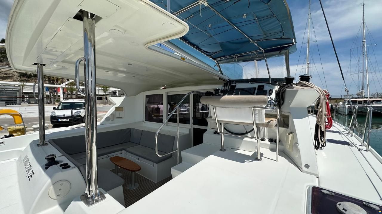 Lagoon 421