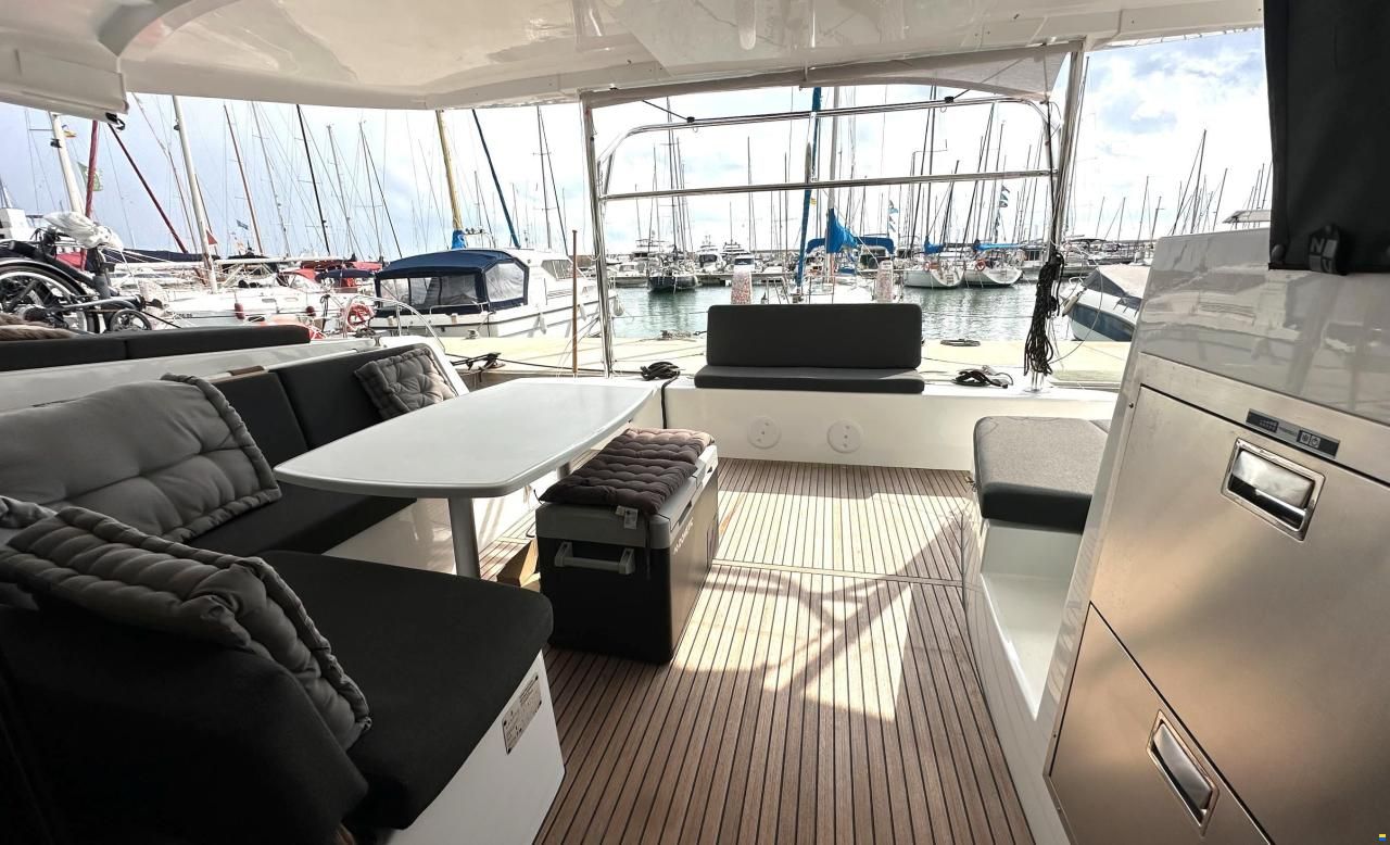 Lagoon 42