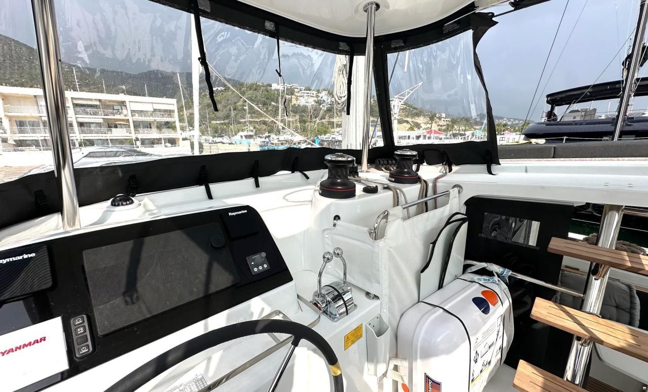 Lagoon 42