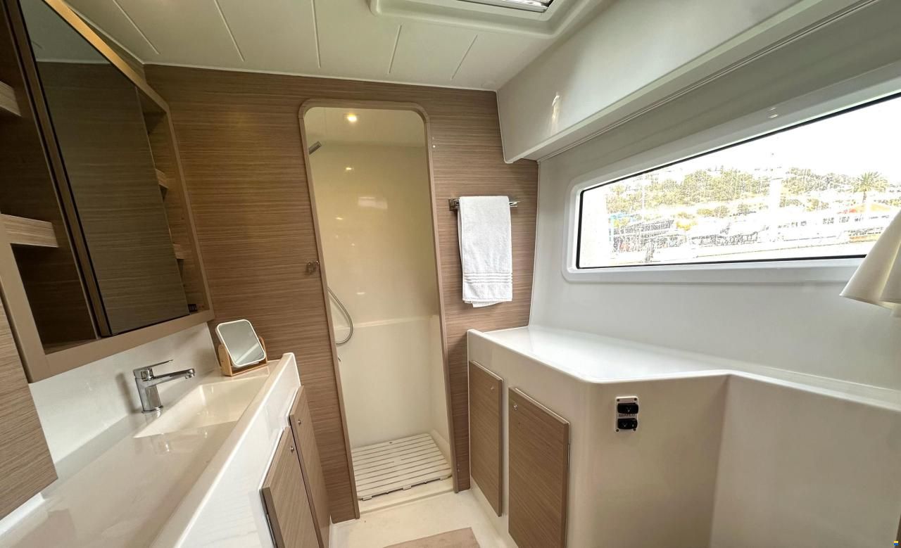 Lagoon 42