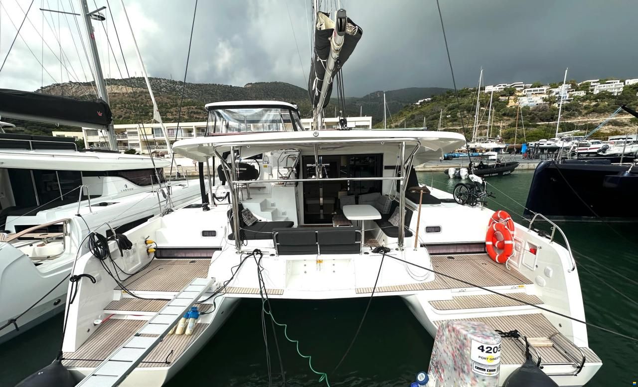 Lagoon 42
