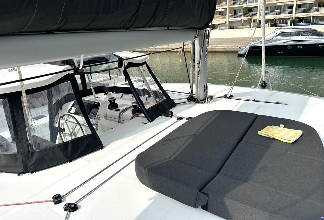 Lagoon 42