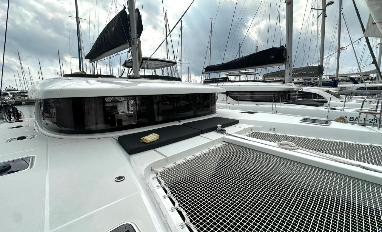 Lagoon 42