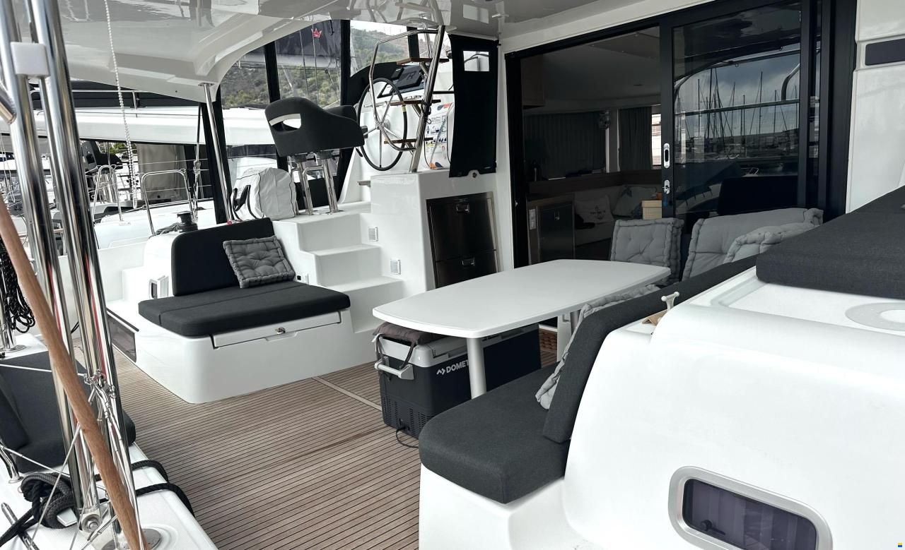 Lagoon 42