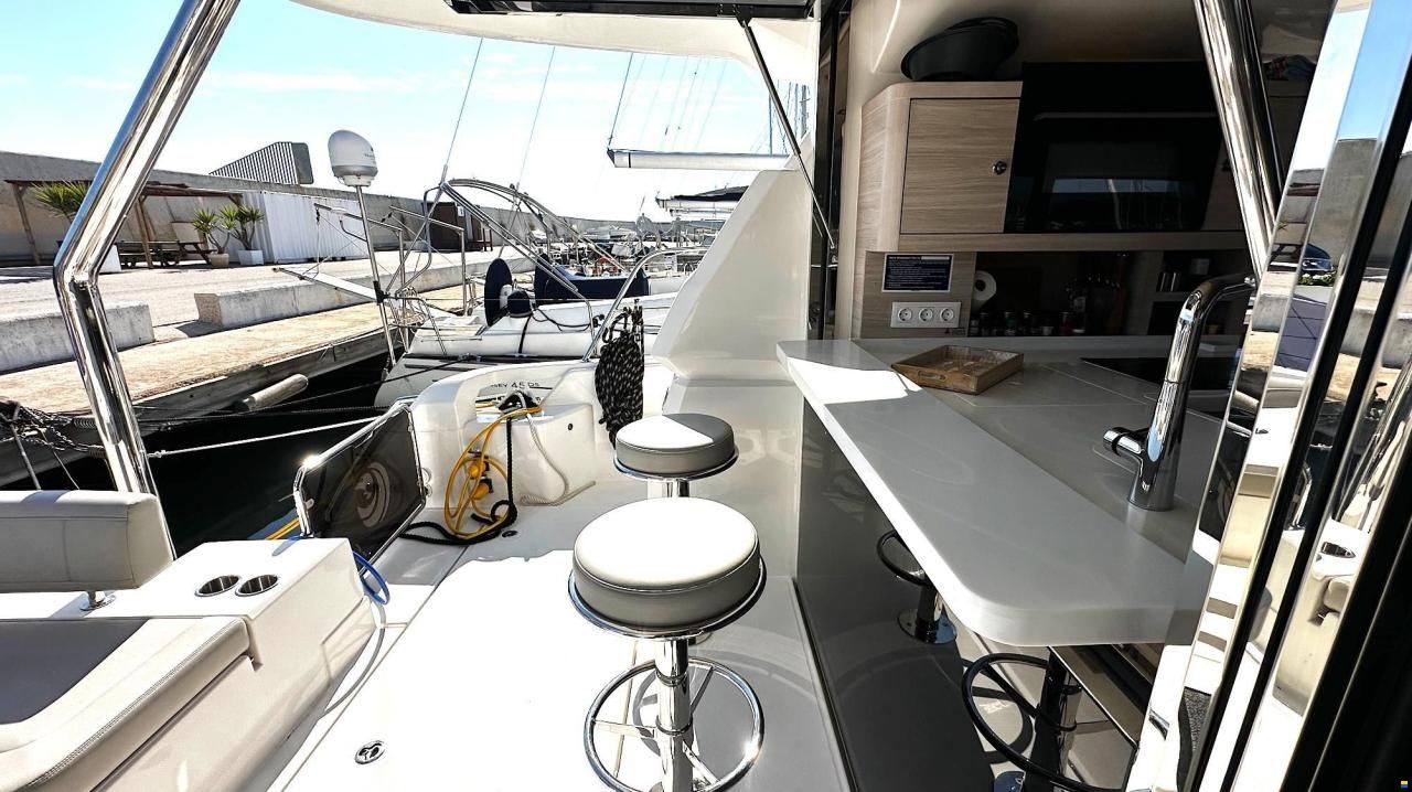 AQUILA 44 Yacht