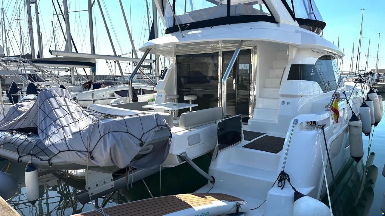AQUILA 44 Yacht