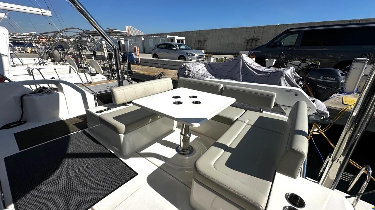 AQUILA 44 Yacht
