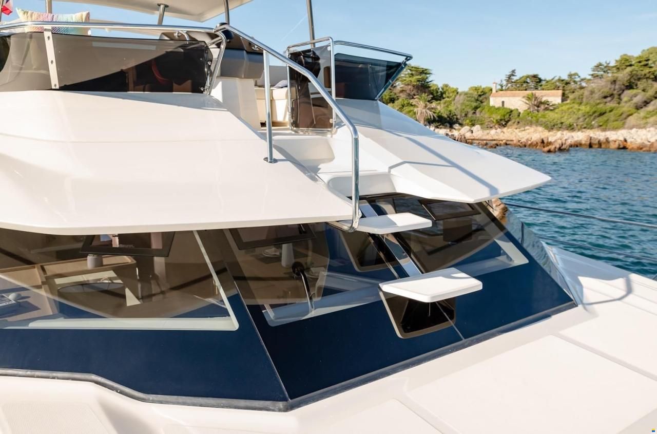 AQUILA 44 Yacht