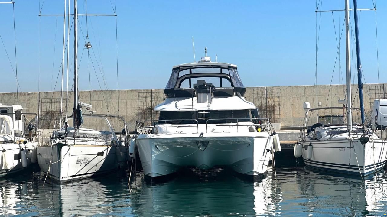 AQUILA 44 Yacht