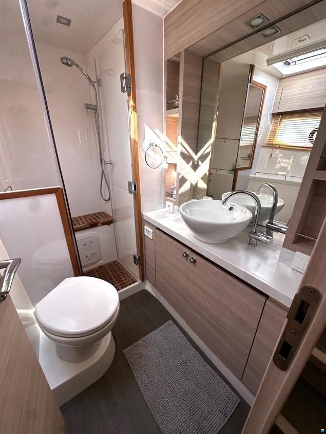AQUILA 44 Yacht